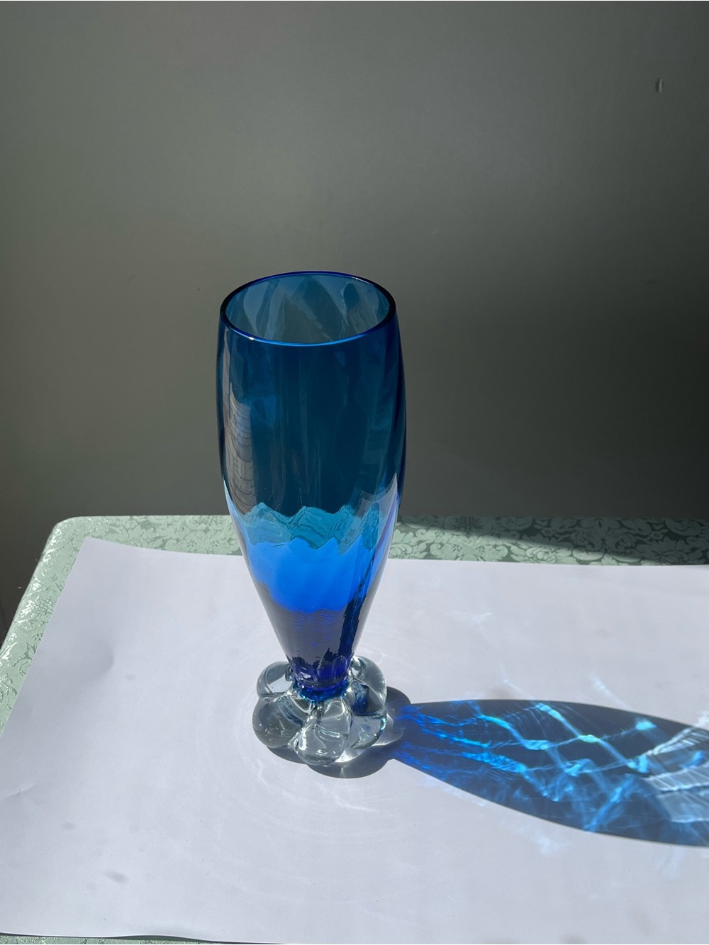 Vintage Mid-Century Cobalt Blue Hand-Blown Art Glass Vase – Elephant Foot Base